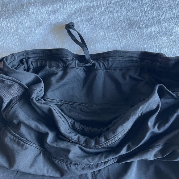 Lululemon - Women’s running shorts - 8 - Picture 5 of 6